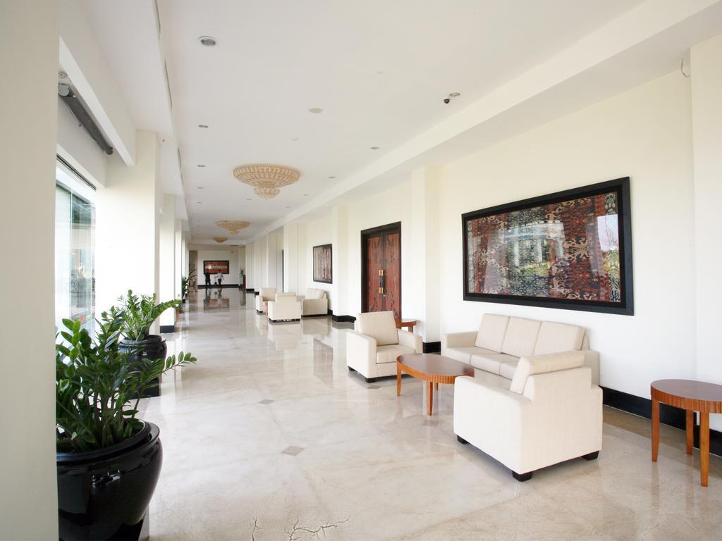 Sintesa Peninsula Hotel Manado Exterior foto