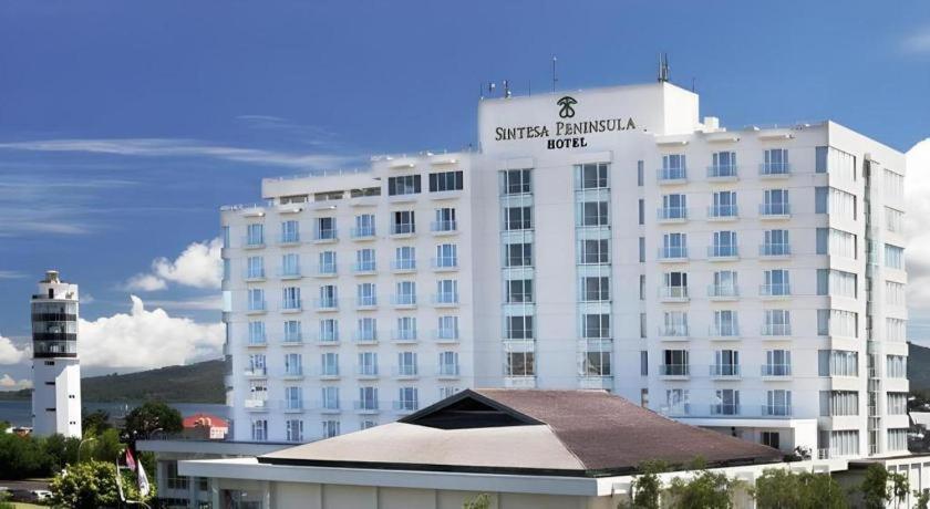 Sintesa Peninsula Hotel Manado Exterior foto