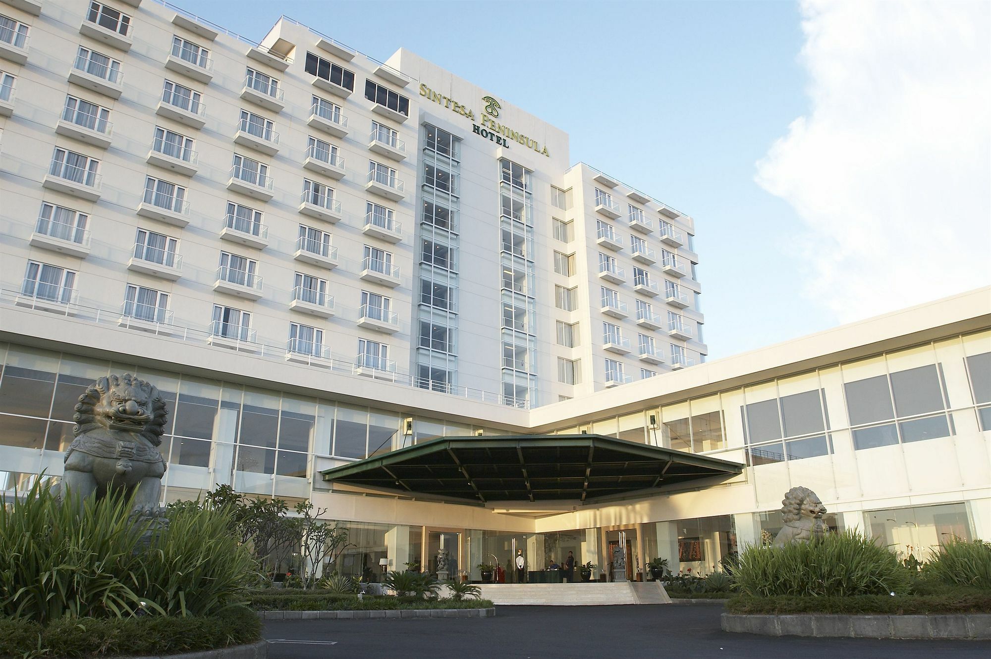 Sintesa Peninsula Hotel Manado Exterior foto